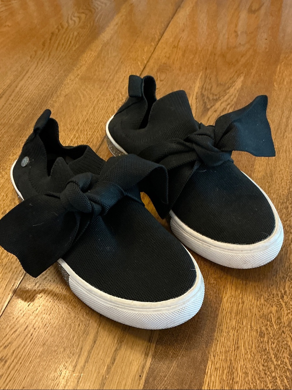 Woman’s bernie mev. black knit slip on sneaker with knot and sparkles. Size 40.